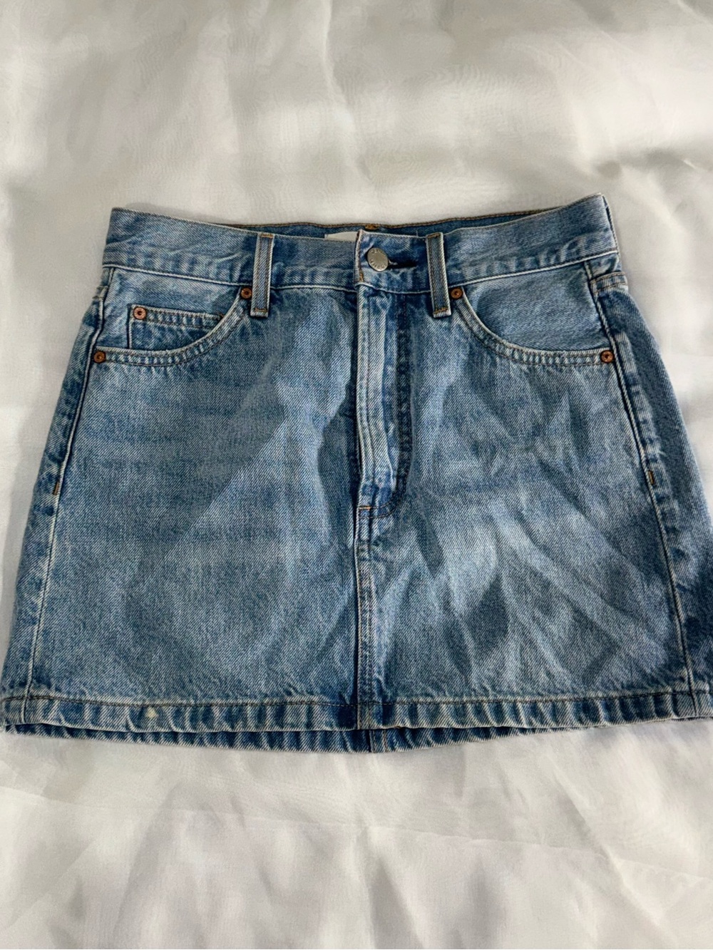 Denim Forum ‘90s Ricci Skirt – Light Wash Mini